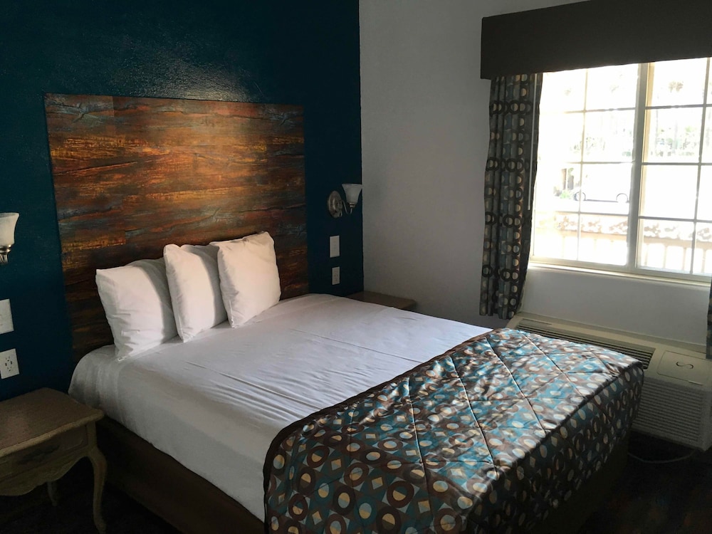 2 ROOMS, FAMILY, SUITE