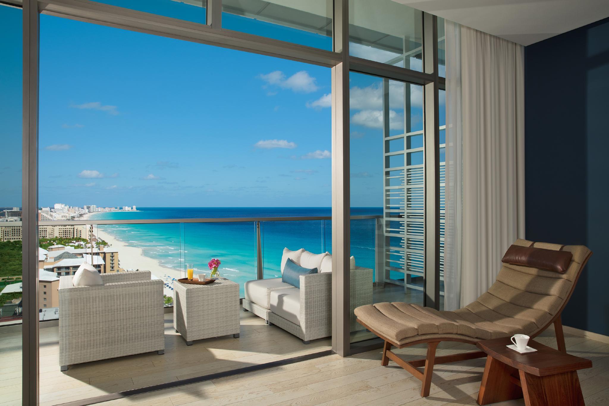 JUNIOR SUITE, KING BED, OCEAN VIEW