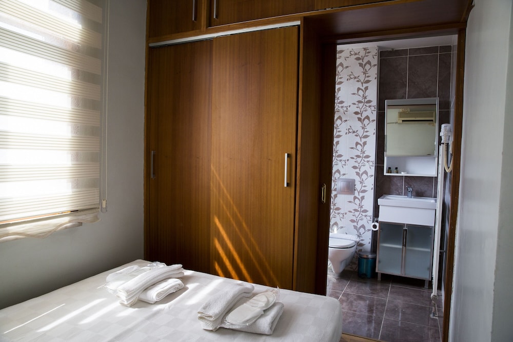 Omar Sultan Suites 6/33