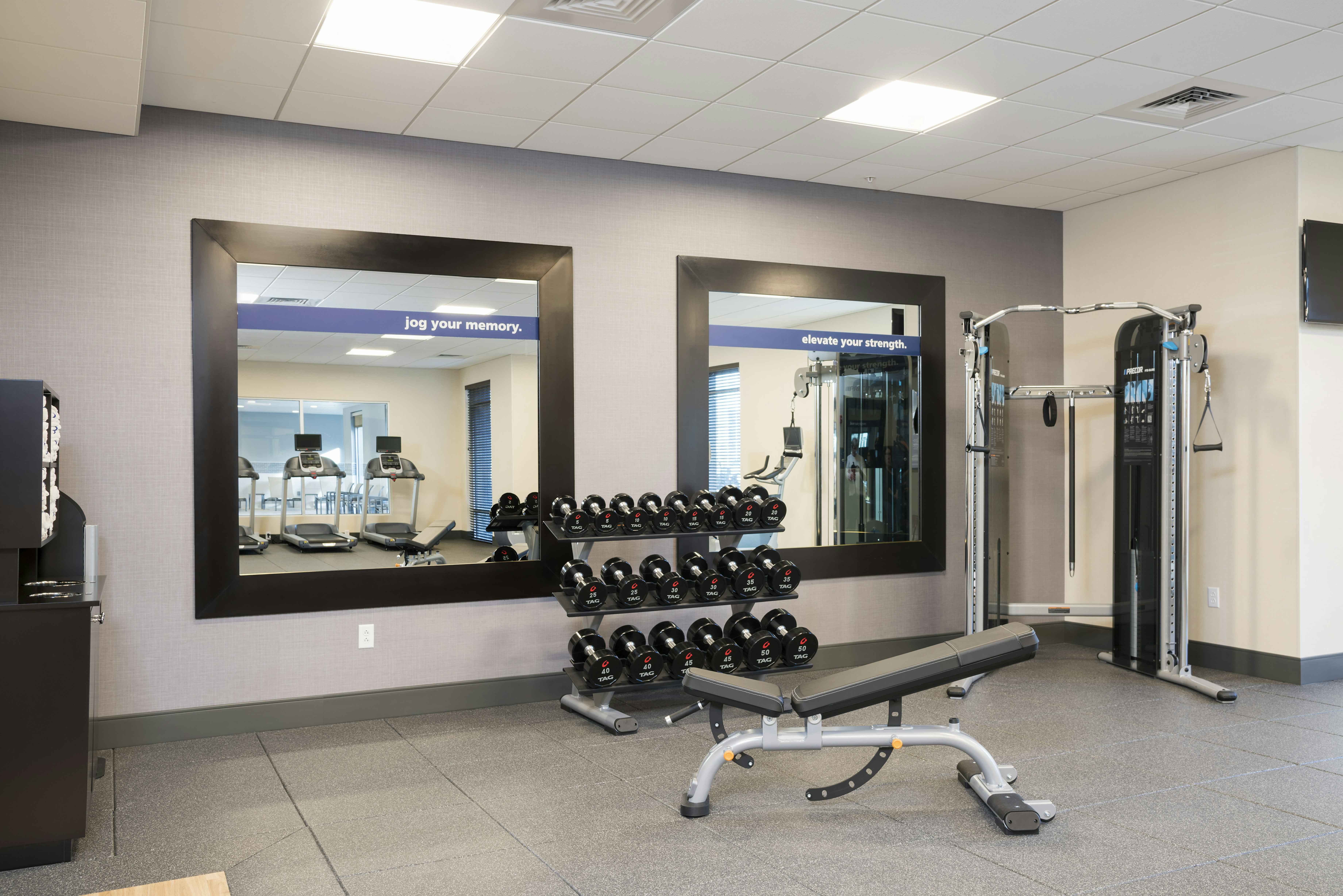 Hampton Inn Suites Indianapolis Keystone 8/20