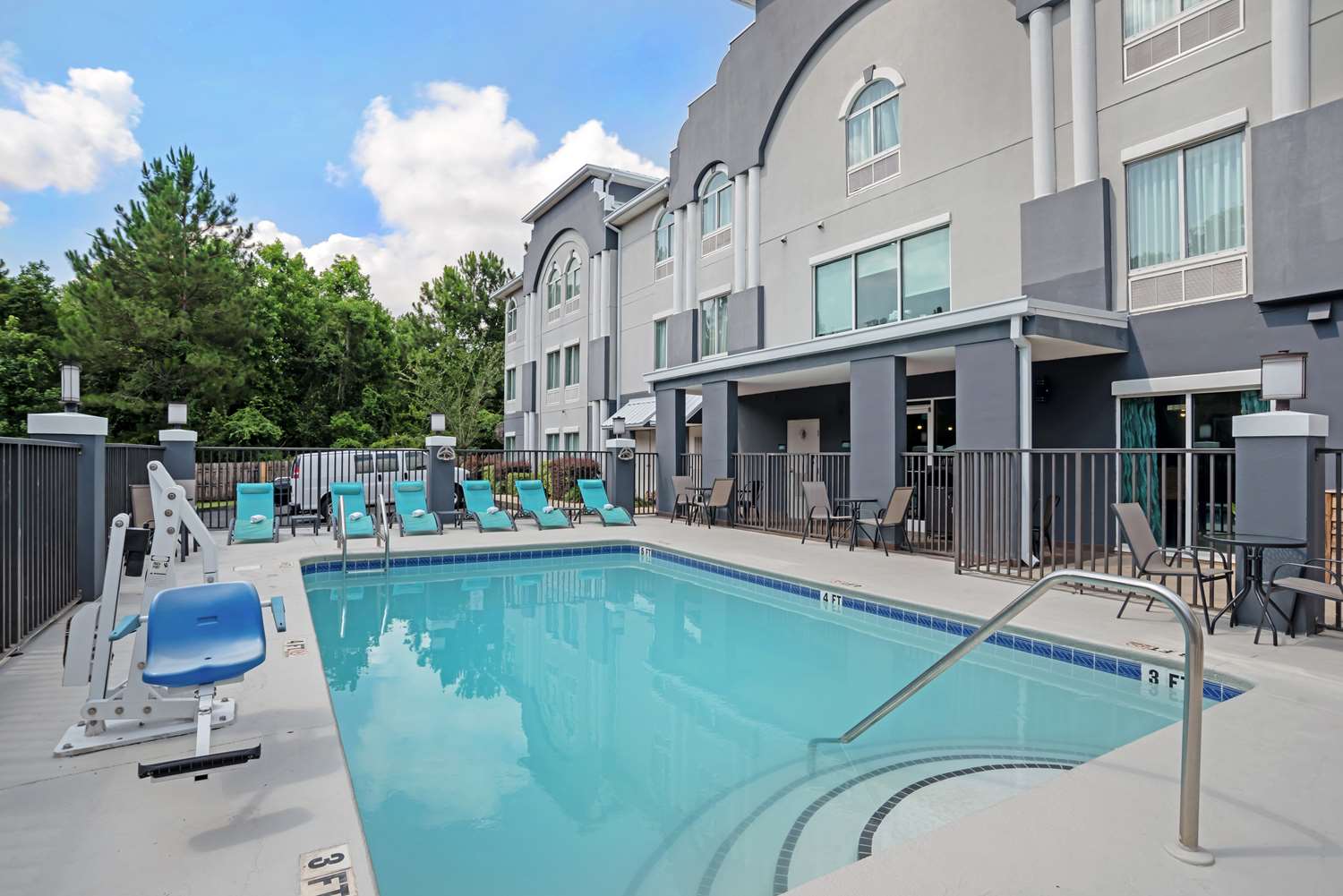 Best Western Plus Blue Angel Inn 14/14