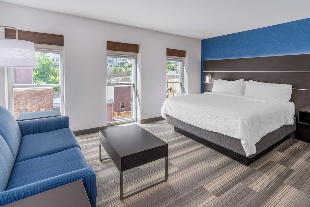 Holiday Inn Express And Suites Deadwood Gold Dust Casino 25/78