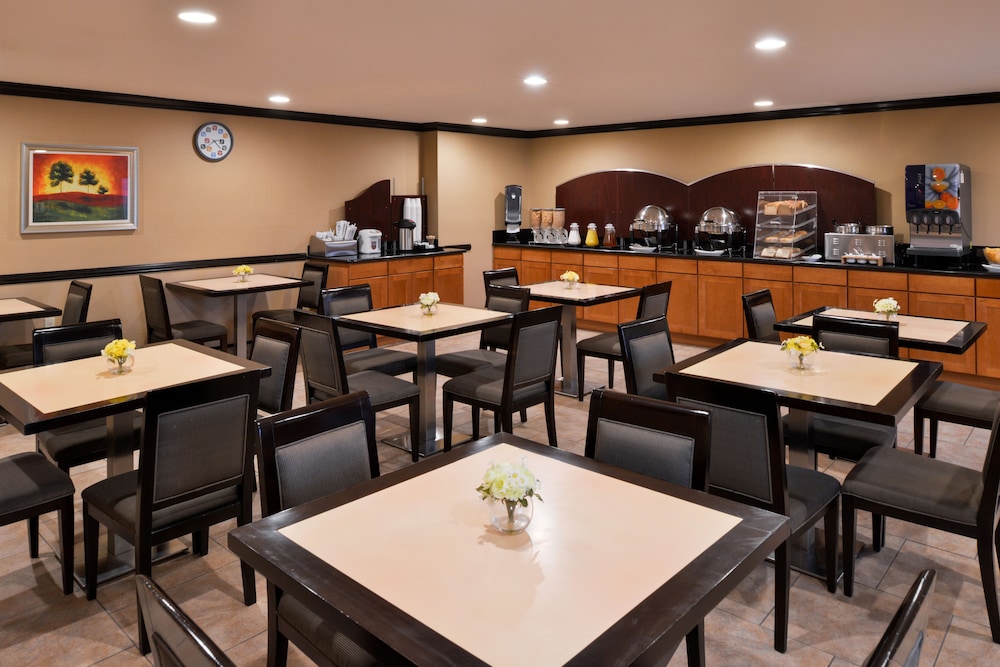Hotel Chino Hills 45/63
