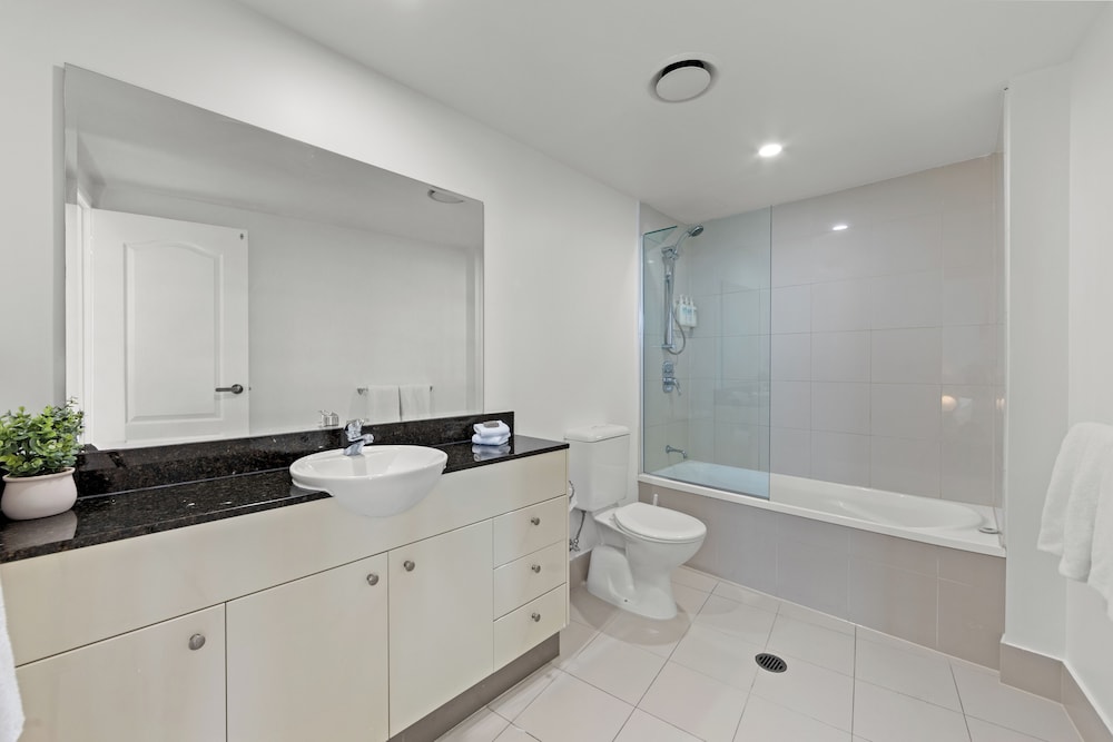 2 Bedrooms, Apartment, 2 King Beds, 2 Bathrooms، CLLIX Brisbane Central Apartments 9/10
