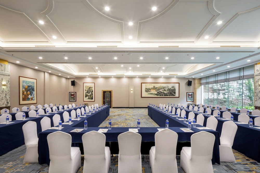 Fragrant Hill Empark Hotel 37/55