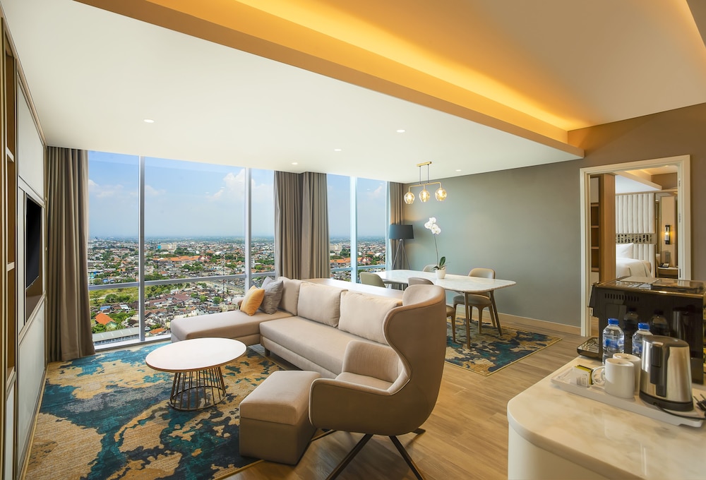 Swiss-Belhotel Solo 43/57