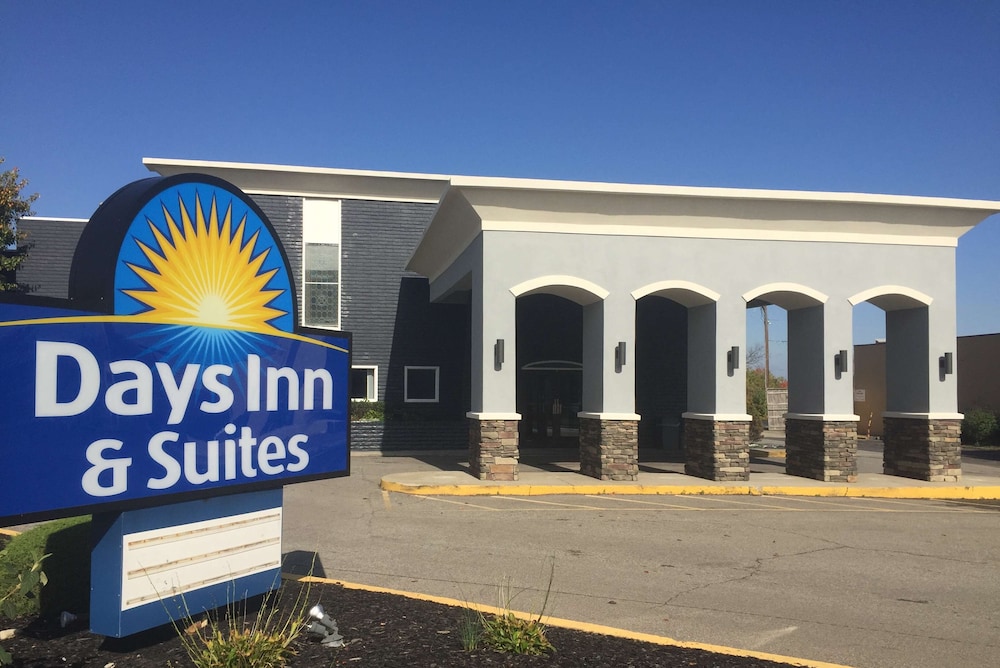 Days Inn & Suites By Wyndham Cincinnati North 30/32