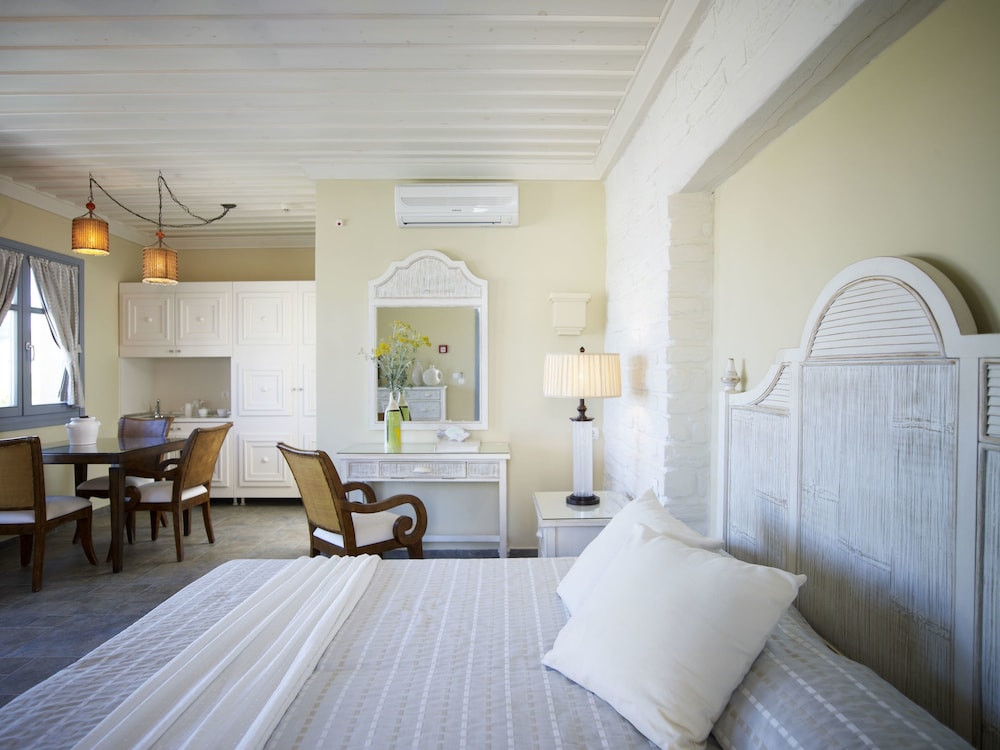 Porto Kea Suites 18/70