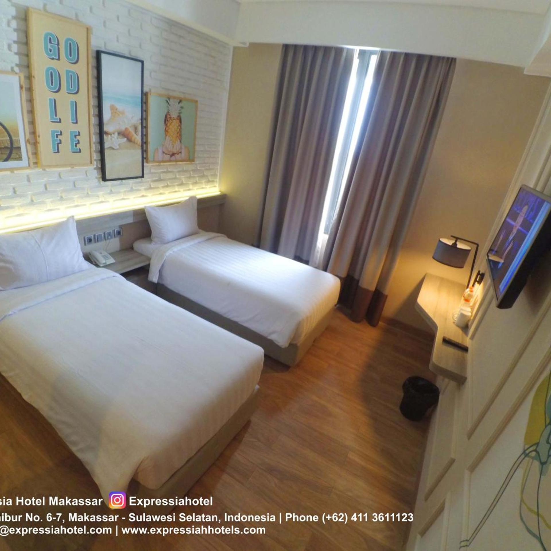 SUPERIOR, TWIN BEDS, CITY VIEW