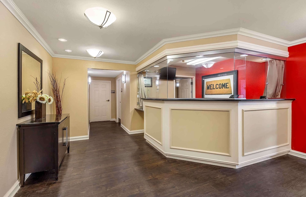 Lobby at Studio 6 Extended Stay Chicago Vernon Hills Lincolnshire IL, VERNON HILLS - IL