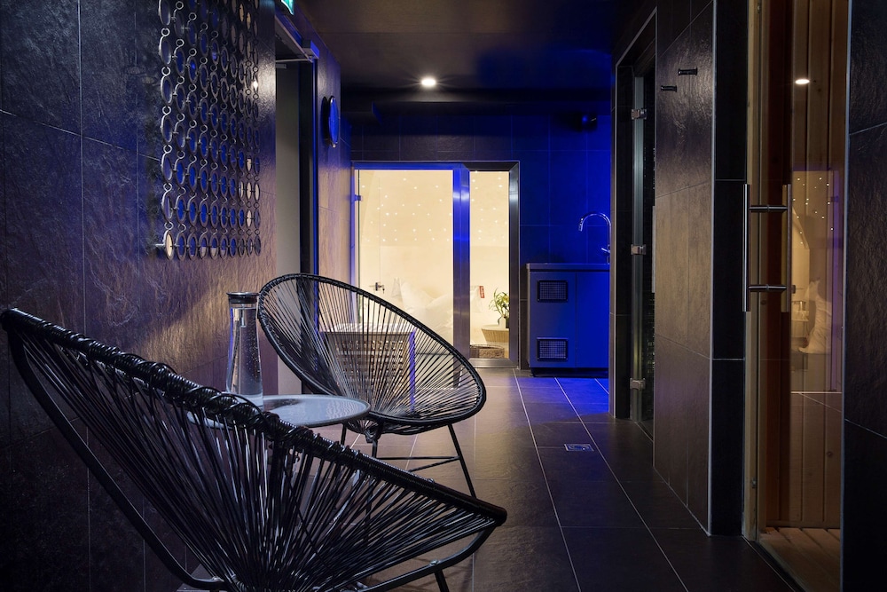 Hotel Mademoiselle 24/50