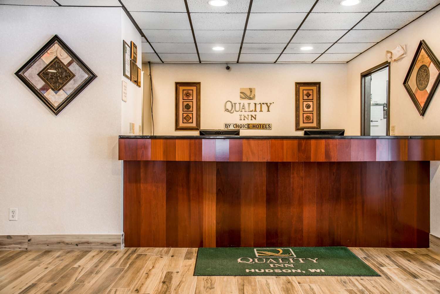 Hudson Inn & Suites (ex Quality Inn) 2/38