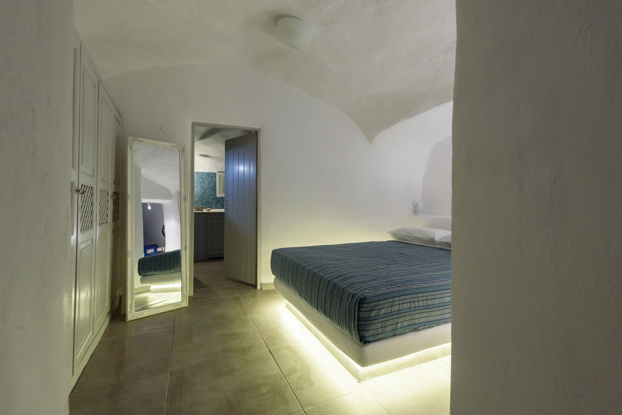 1 BEDROOM, VILLA, HOT TUB