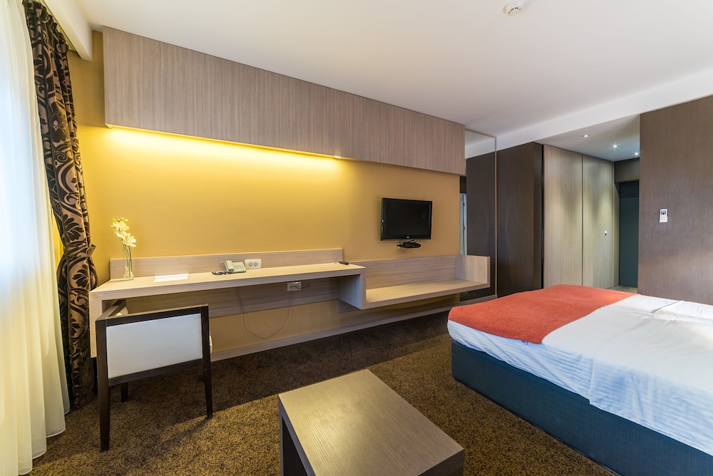 CITY HOTEL MOSTAR 29/69