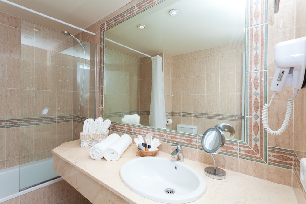 Fergus Style Cala Blanca Suites 16/37