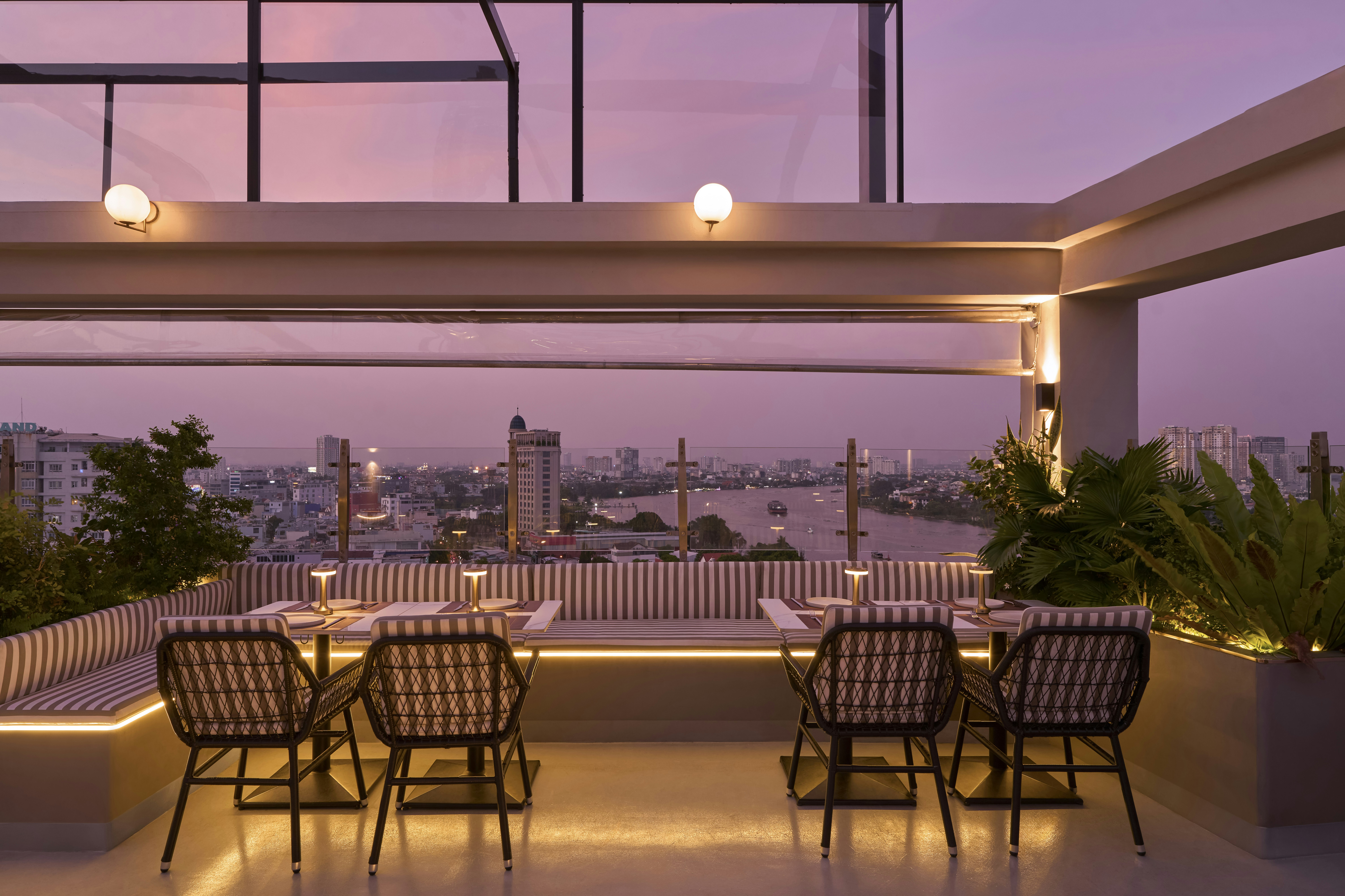 Oakwood Hotel and Apartments Saigon 65/81