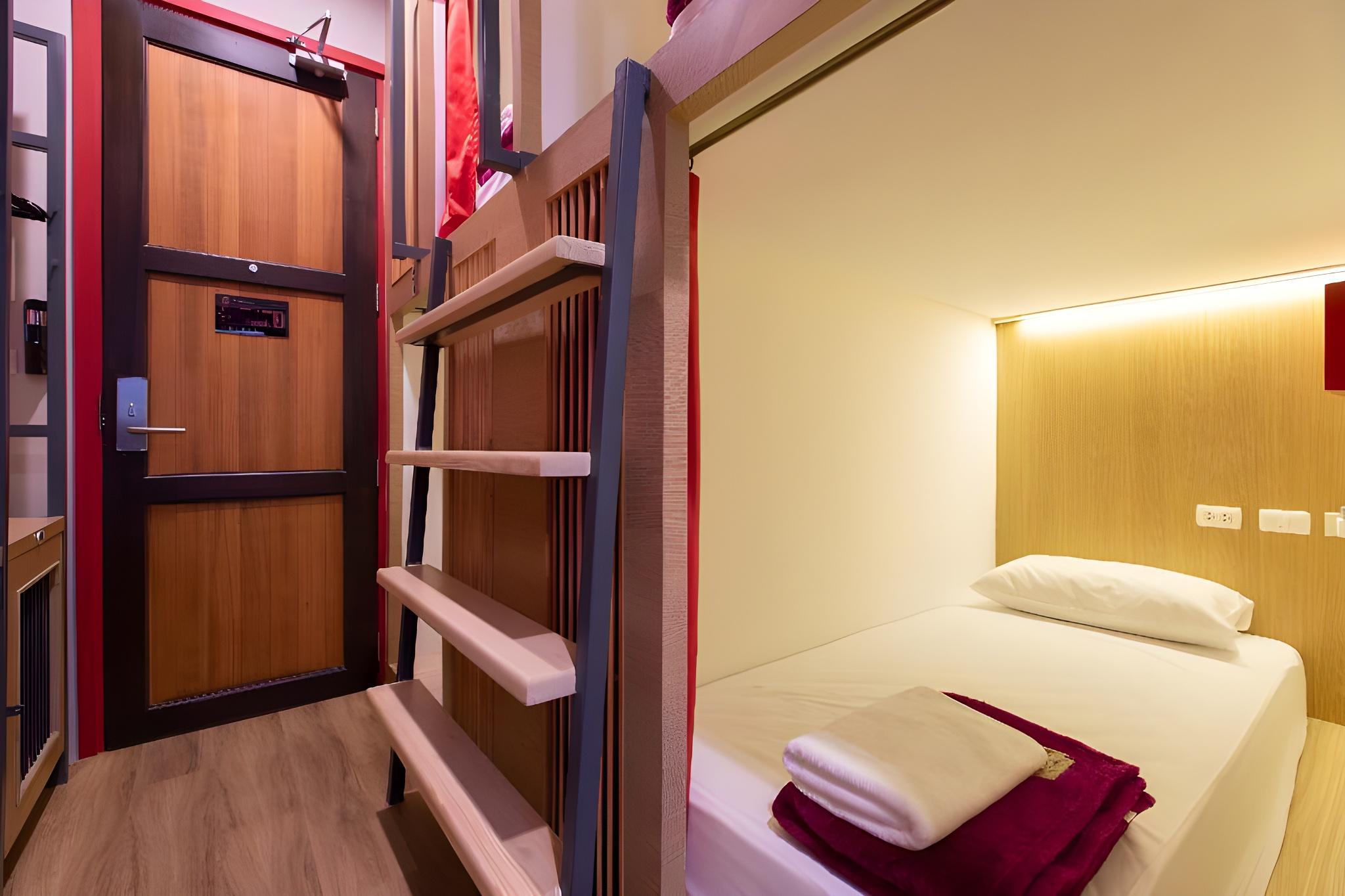 FEMALE DORM, 6 BEDS