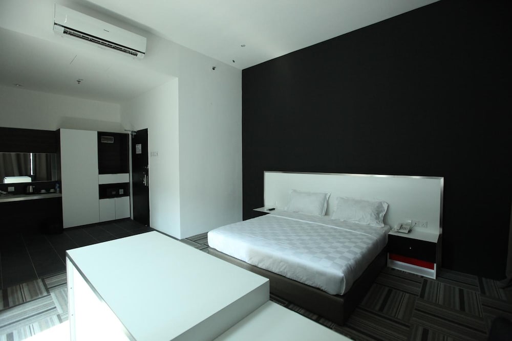 Beverly Hotel 15/52