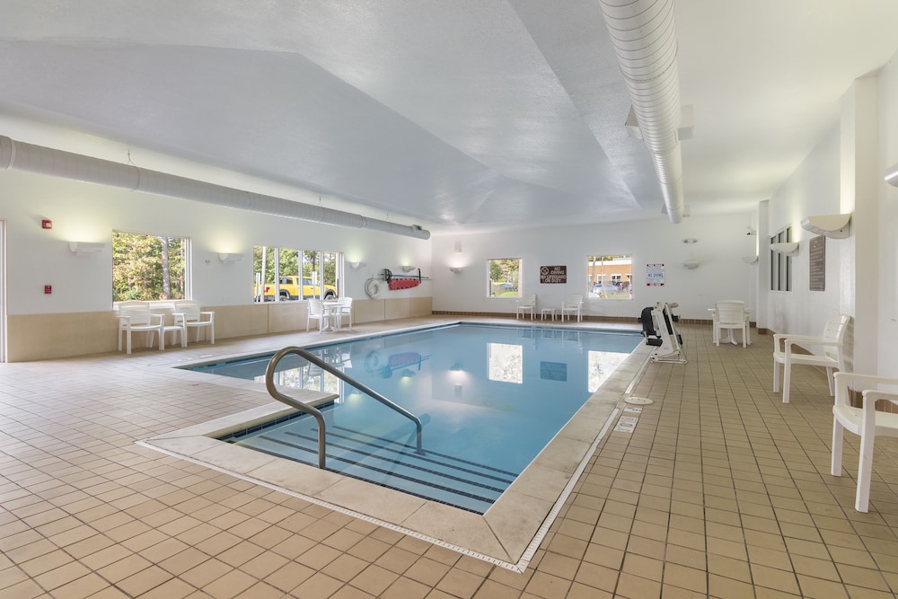 Sleep Inn & Suites Newport News City Center Area 20/41