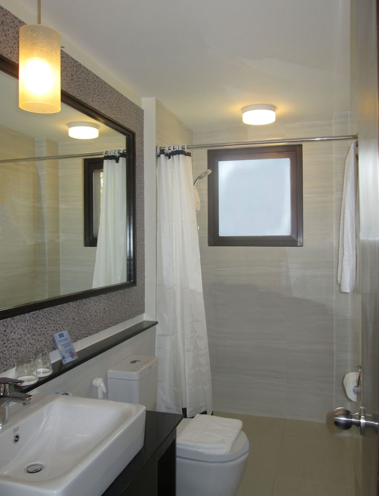 One Crescent Place Hotel 55/64