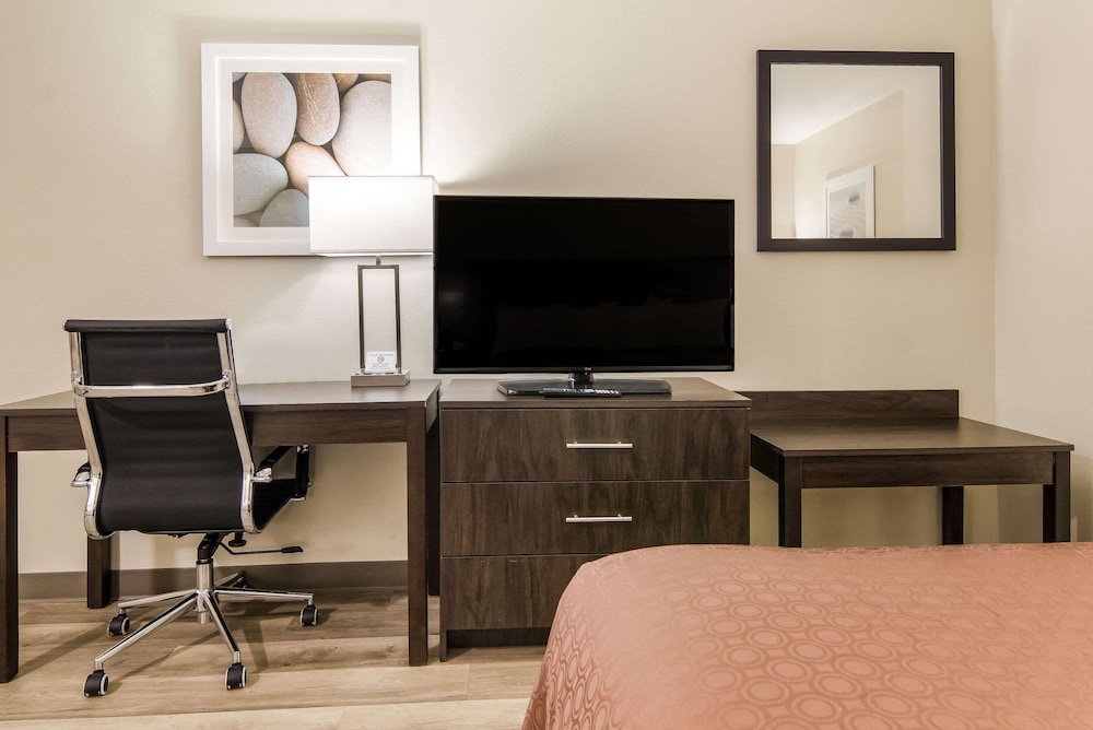 Quality Inn & Suites Dallas-Cityplace 21/23