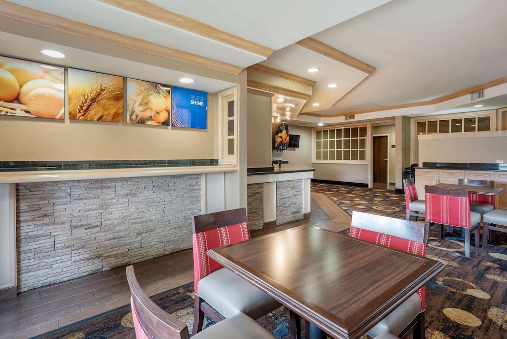 SureStay by Best Western Marion 24/39