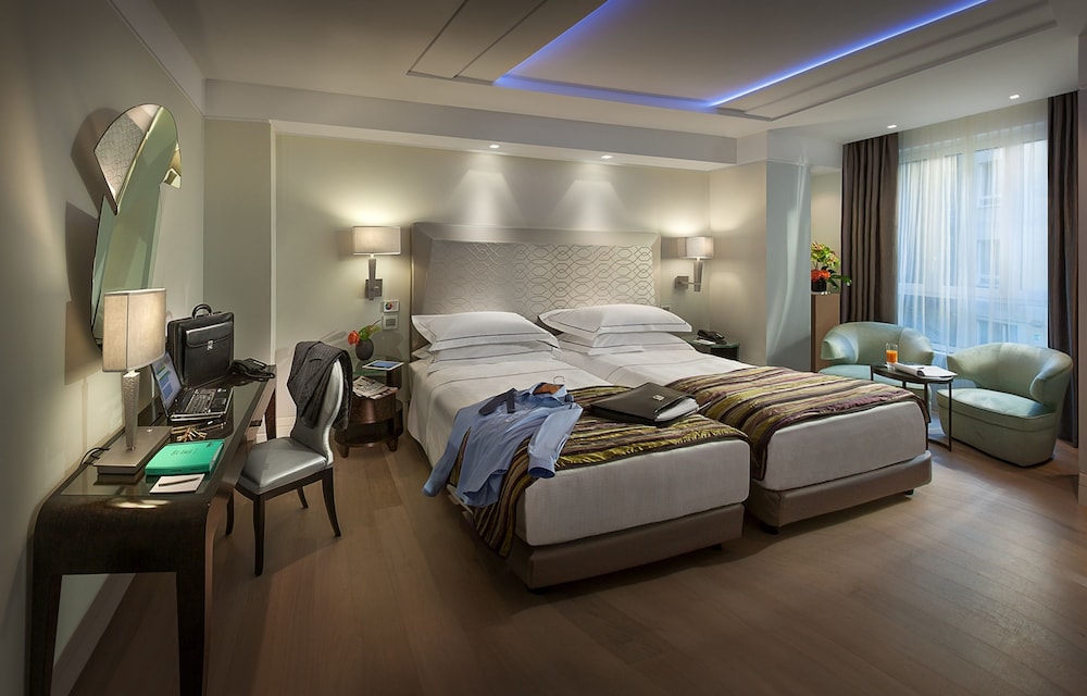 EXECUTIVE, DOUBLE OR TWIN BED