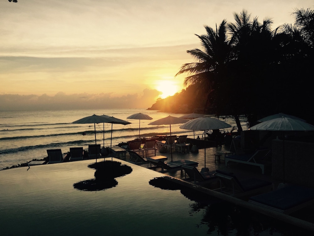 Nern Chalet Beachfront Hotel 58/74
