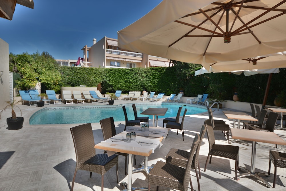HOTEL DE LA MER 32/50