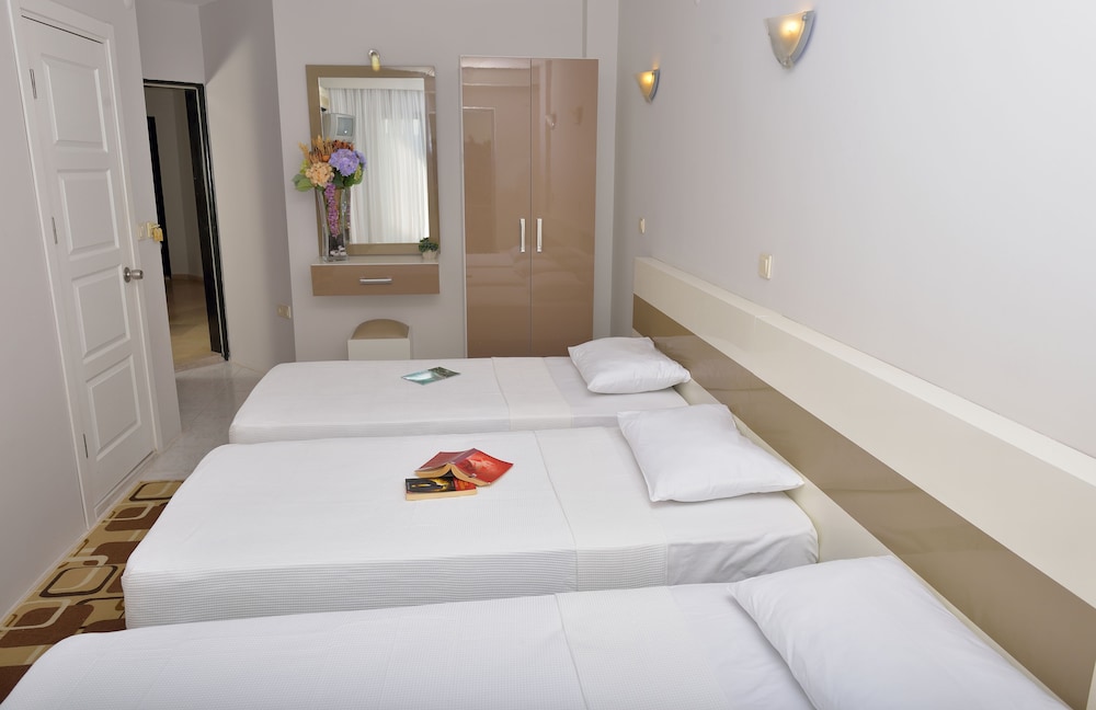 Calis Hotel 9/48