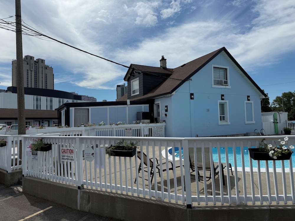Falls Lodge by the Falls 2/72