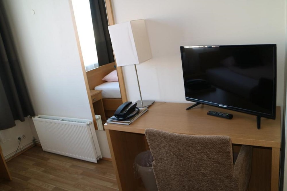 Arctic Comfort Hotel 38/50