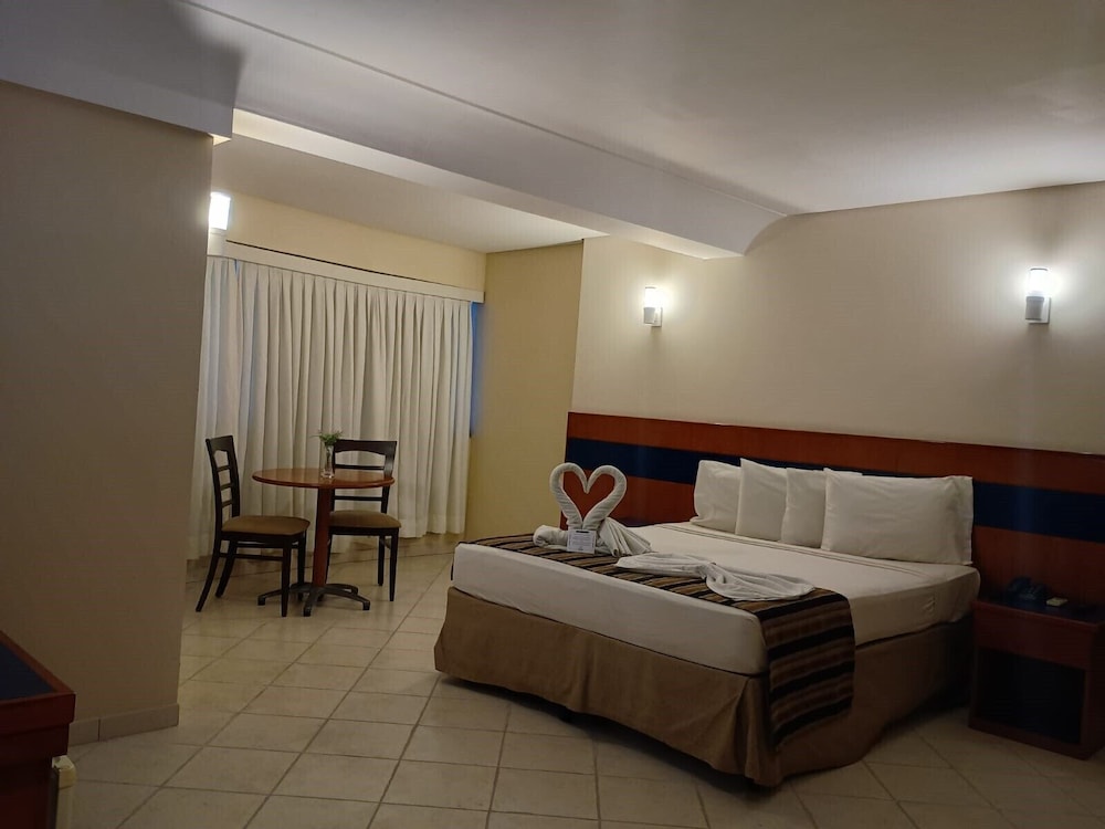 DELUXE, TWIN BEDS