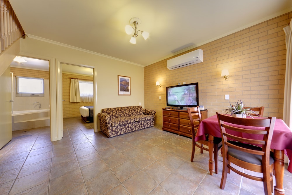 Albury Georgian Motel Suites 7/35