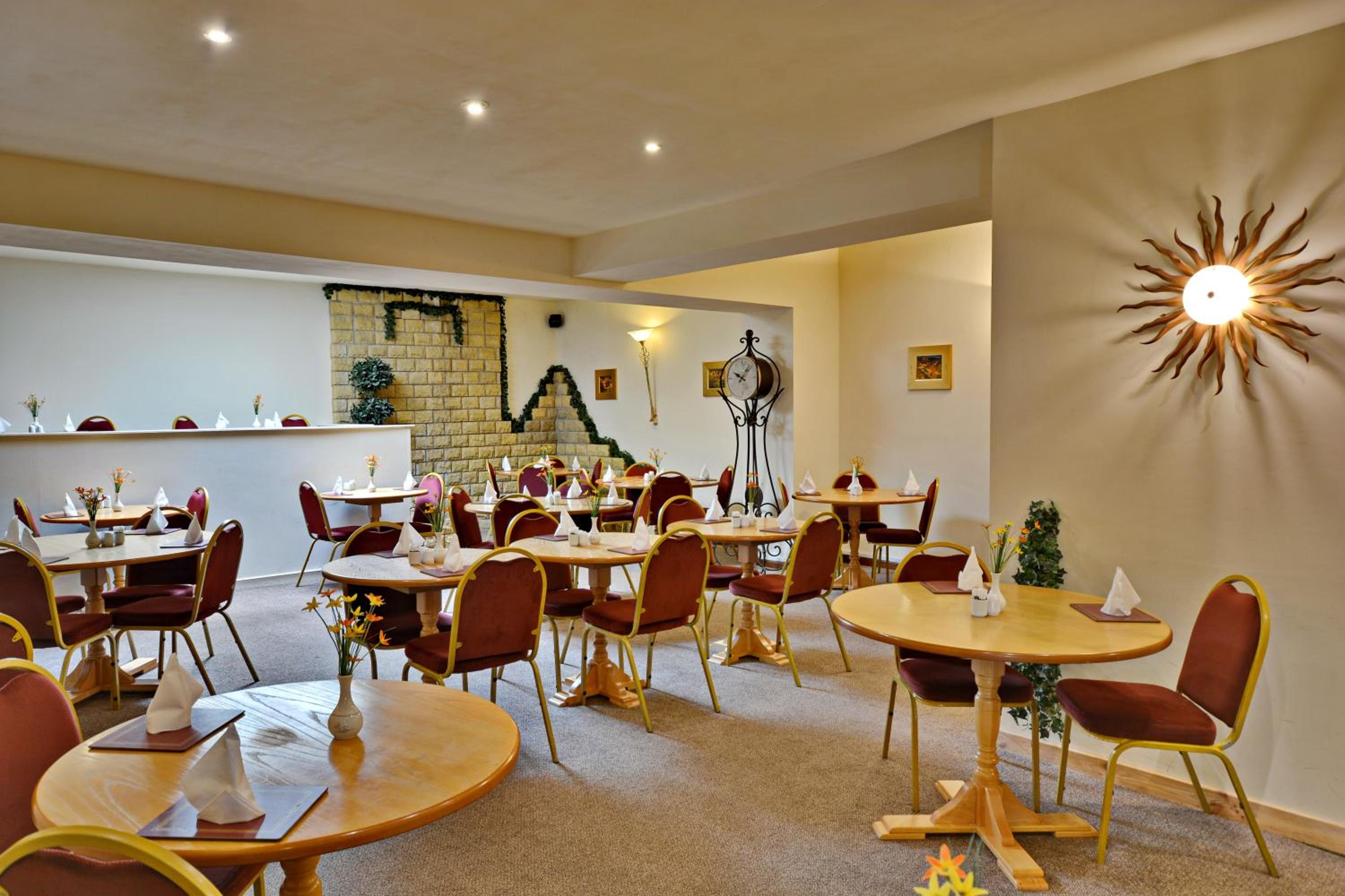 Stuart Hotel 39/54