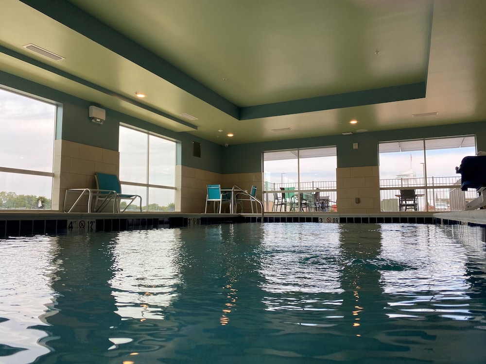 Holiday Inn Express & Suites Union City 45/47