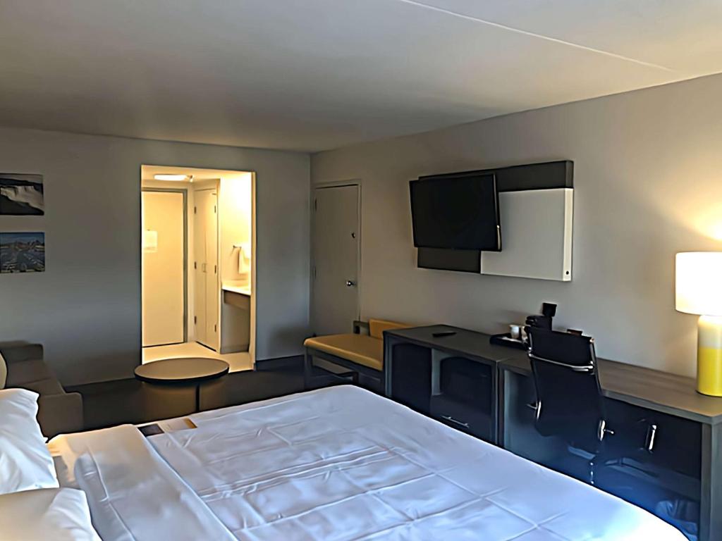 Comfort Inn & Suites Buffalo Airport 15/55
