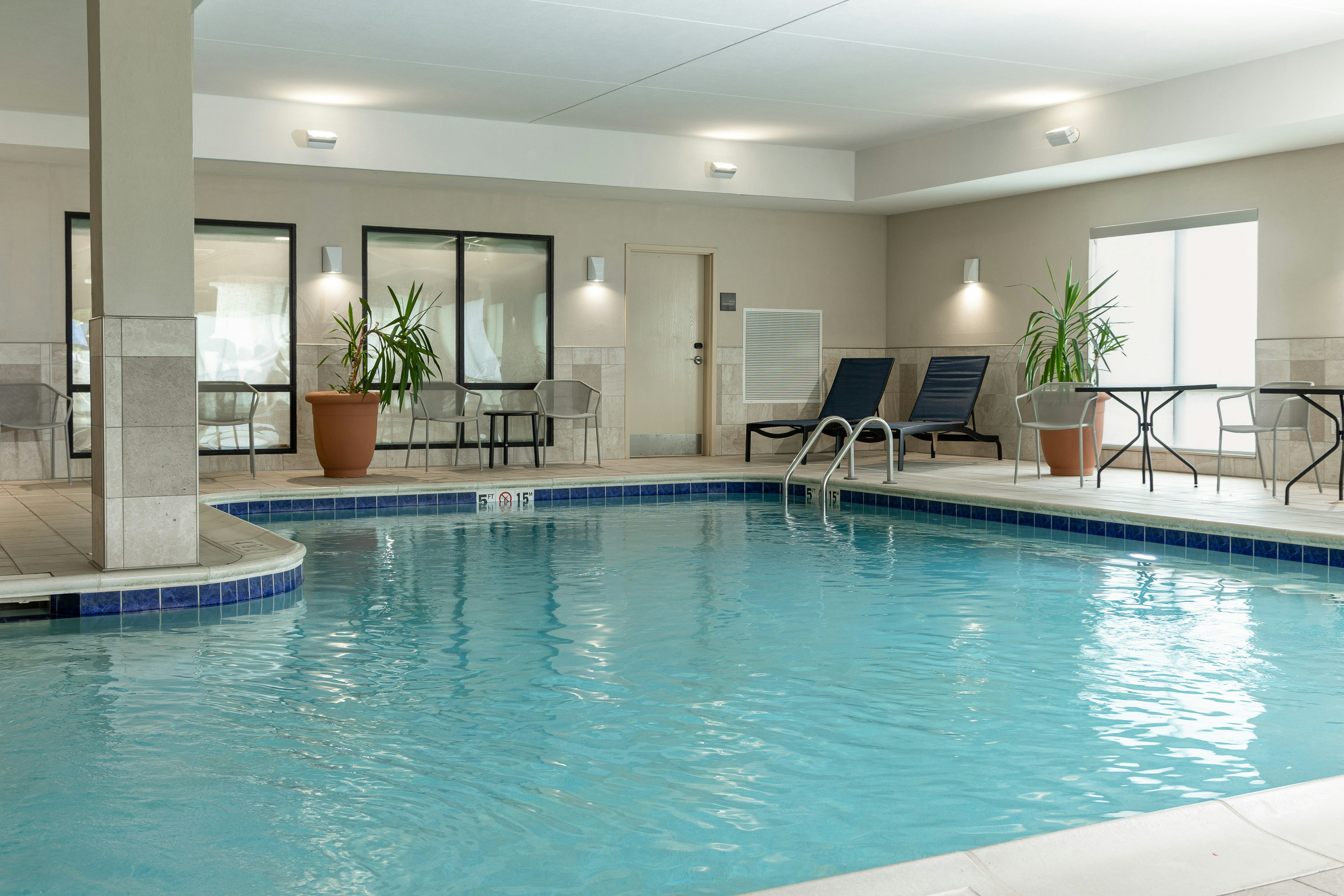 Hampton Inn and Suites Niles Warren OH 39/77