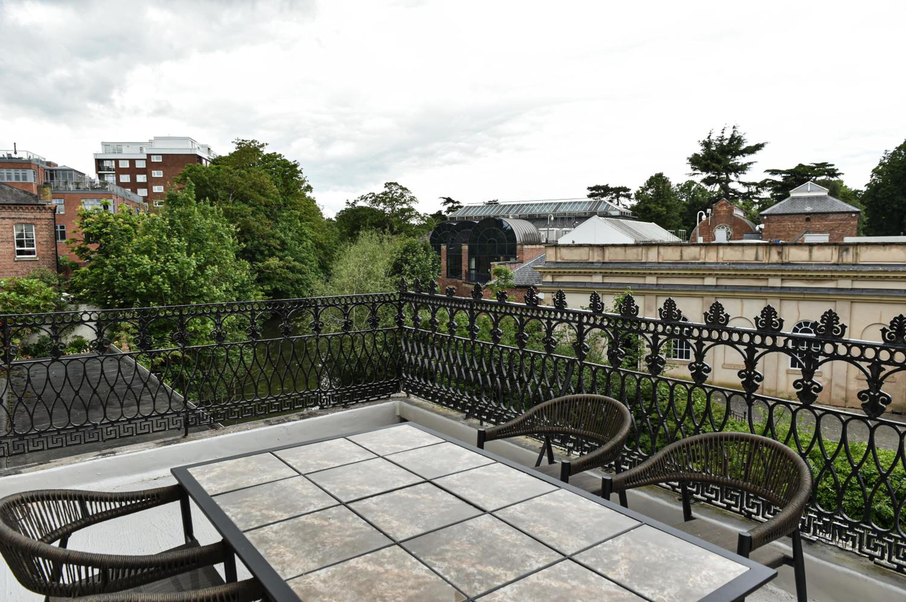Victoria Colonnade ApartHotel 10/19