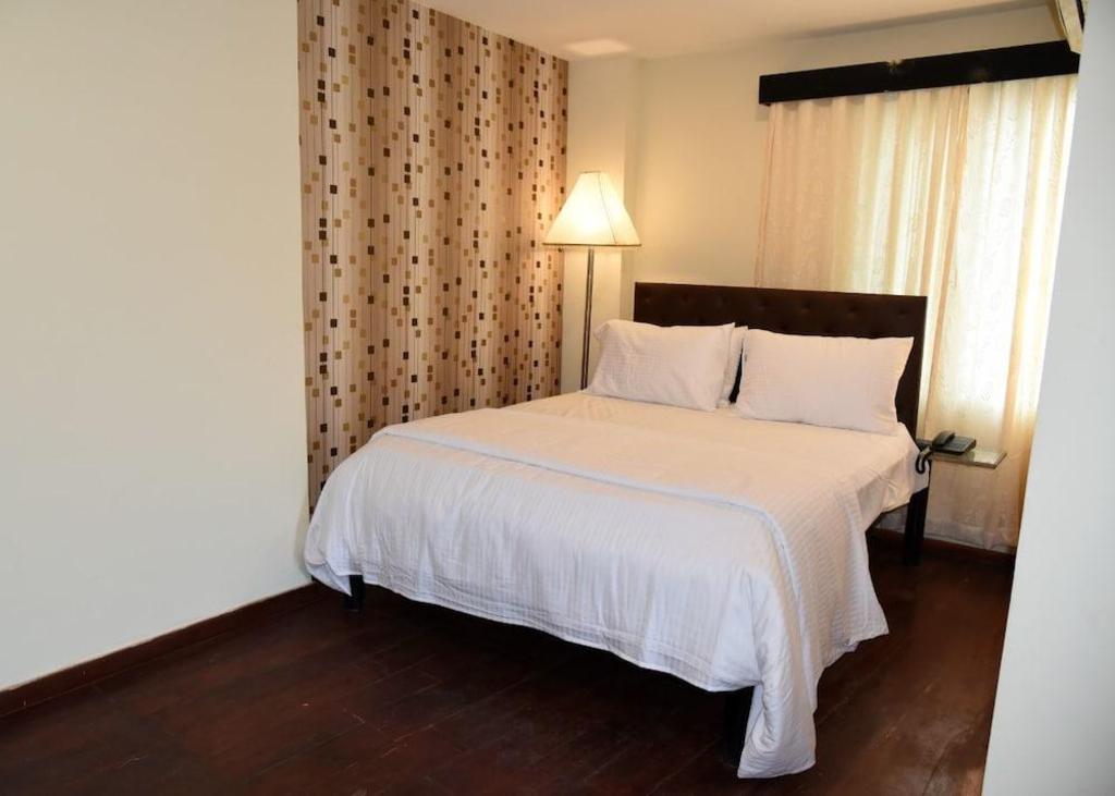 Hotel Creek 3/33