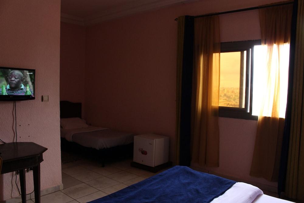 Prestige Hotel 6/13