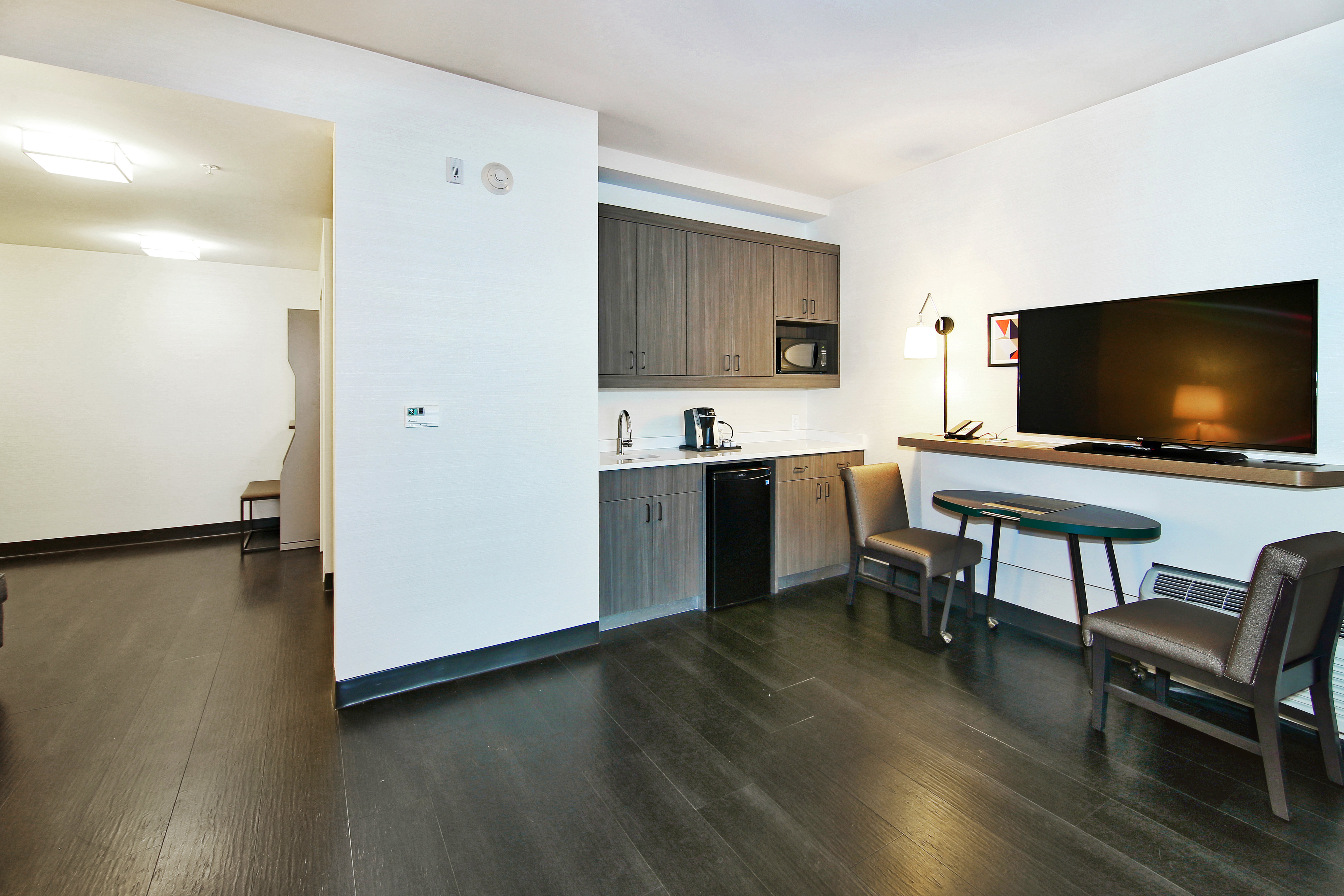 Holiday Inn & Suites Calgary Airport North 6/50