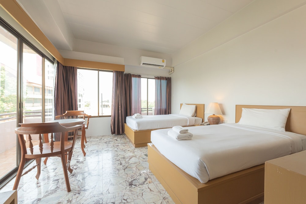 Nonthaburi Palace Hotel 19/66