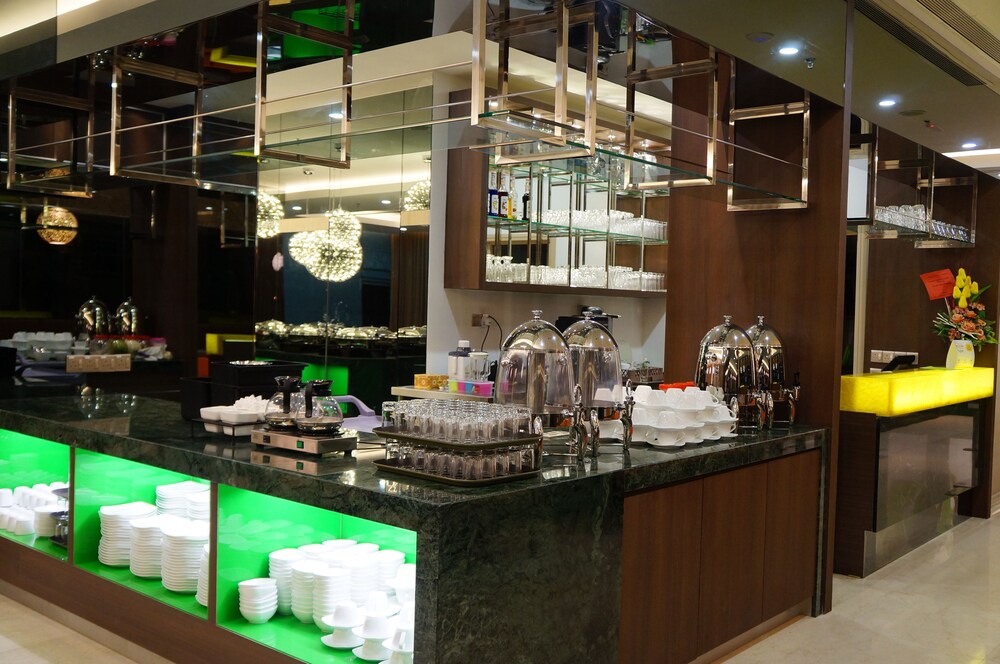 Greens Hotel And Suites 11/65