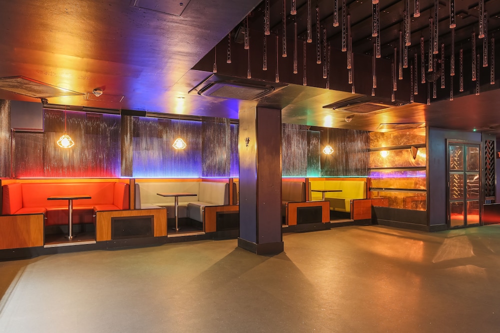 Le Monde Hotel 44/50