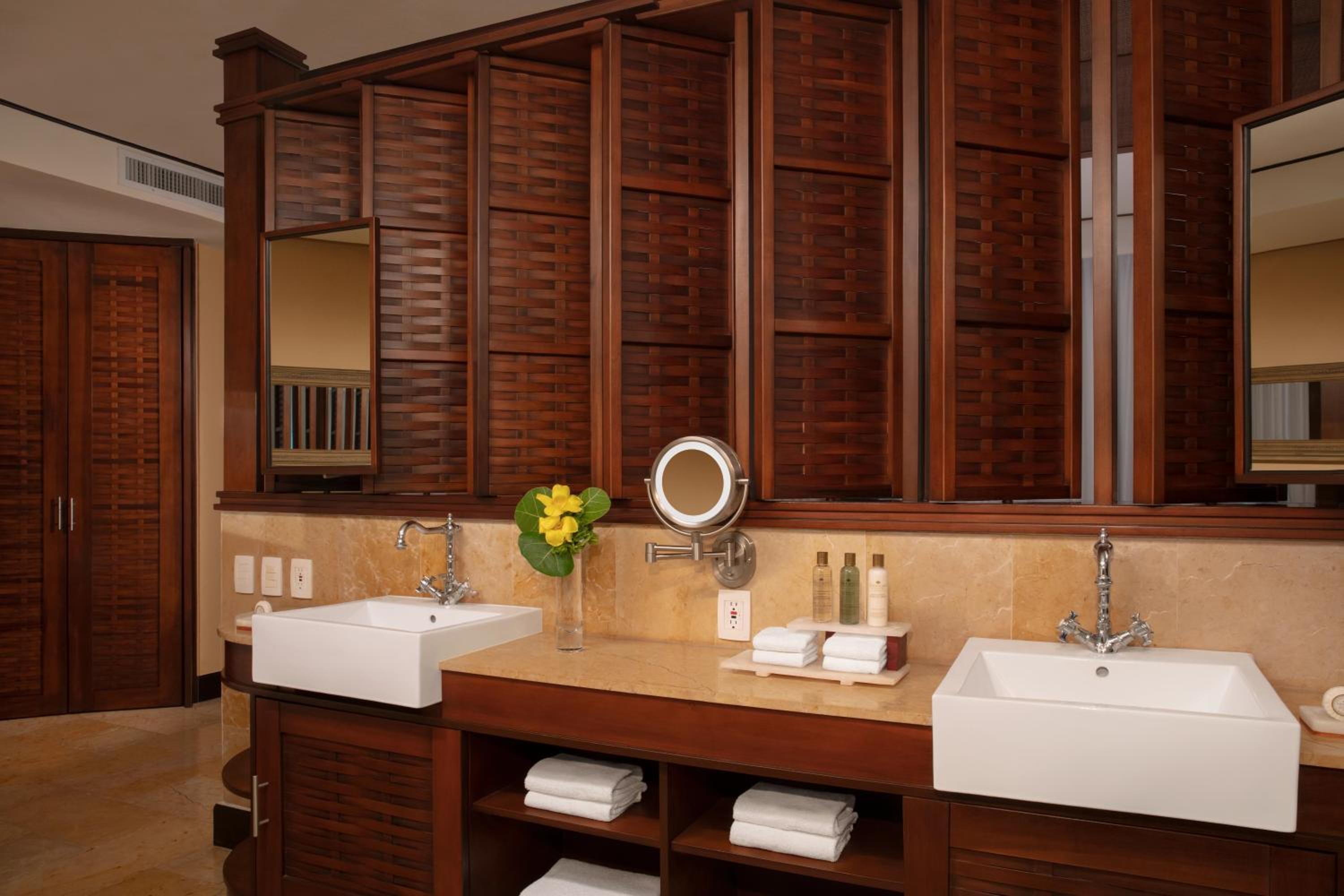 Connecting, Family Suite, Premium, Deluxe, Tropical View، Dreams Riviera Cancun 5/8