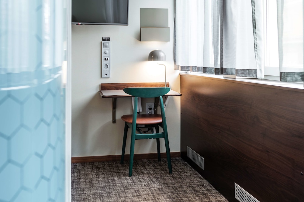 Best Western And Hotel 8/42