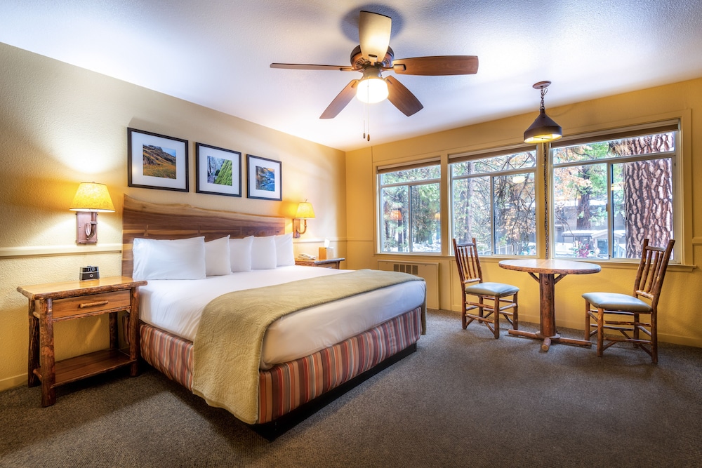 Yosemite Valley Lodge 8/32