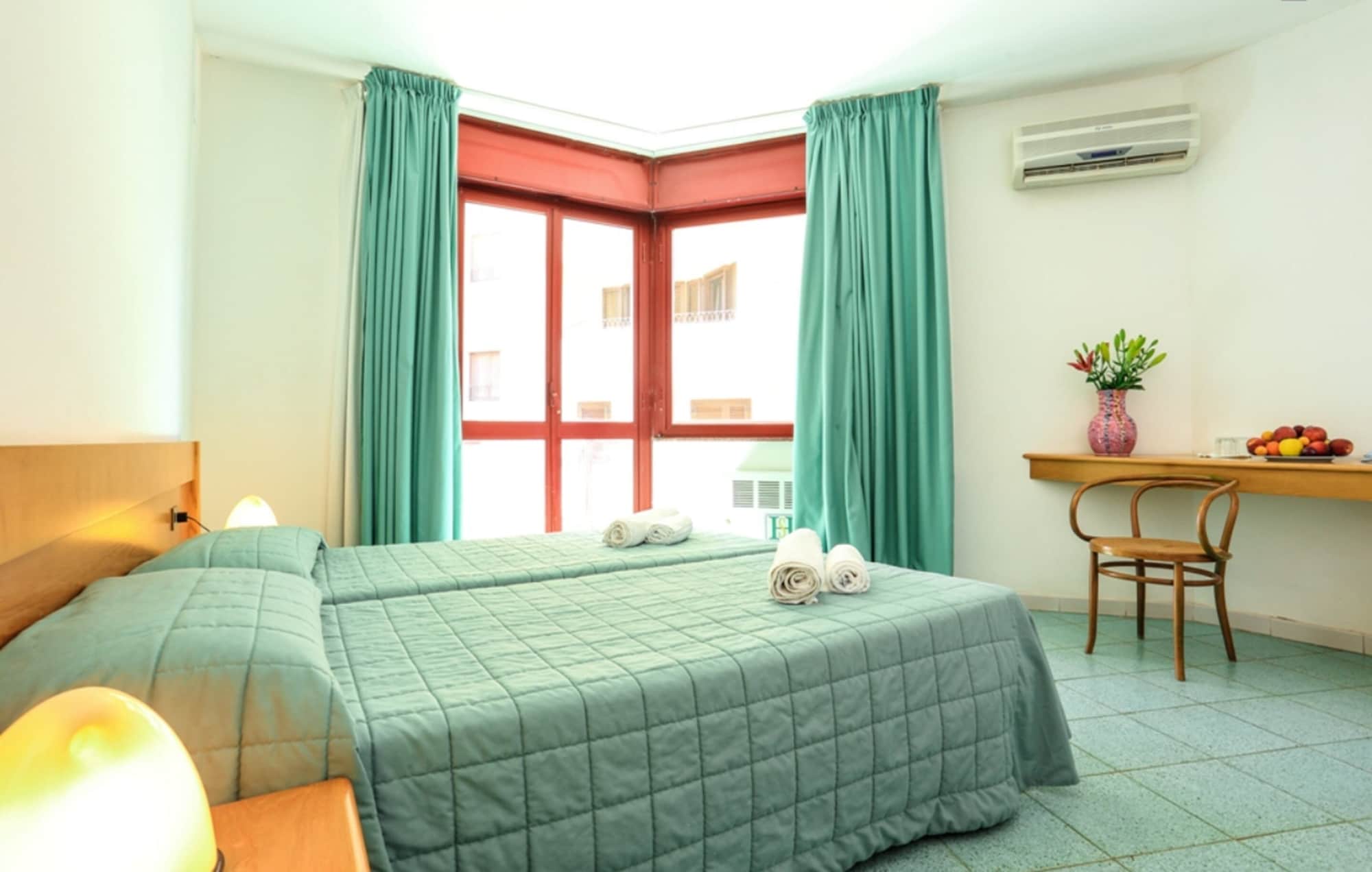 ROOM, TRIPLE, SEA VIEW, BALCONY