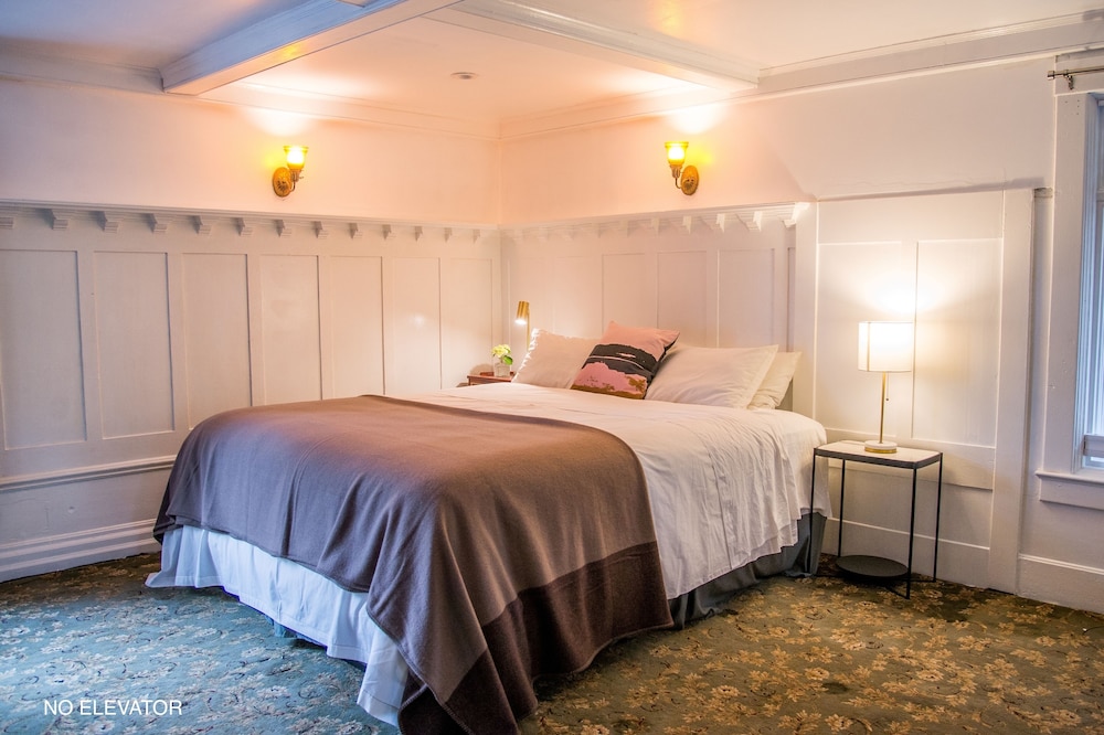Cedar Gables Inn 24/68